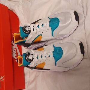 NEW! Men's Nike "Huarache" sneakers!